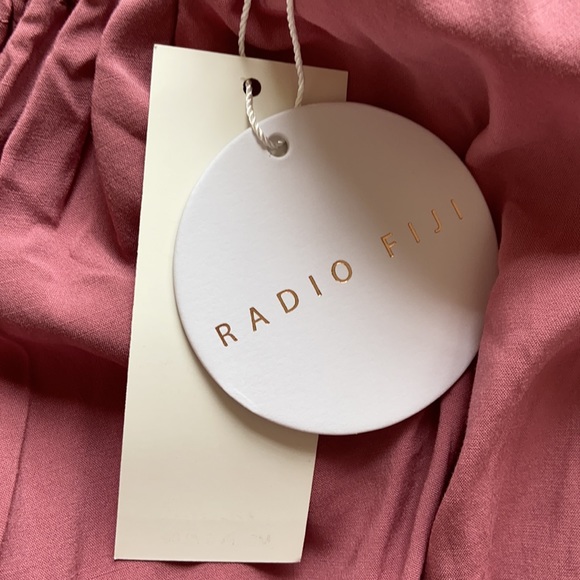 New Radio Fiji Virage Solid Sokally Romper Rose - Picture 9 of 10